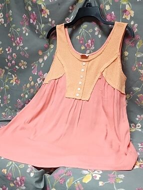 Sleeveless Two-Tone Peach and Light Pink Layered Camisole. Pit To Pit 19